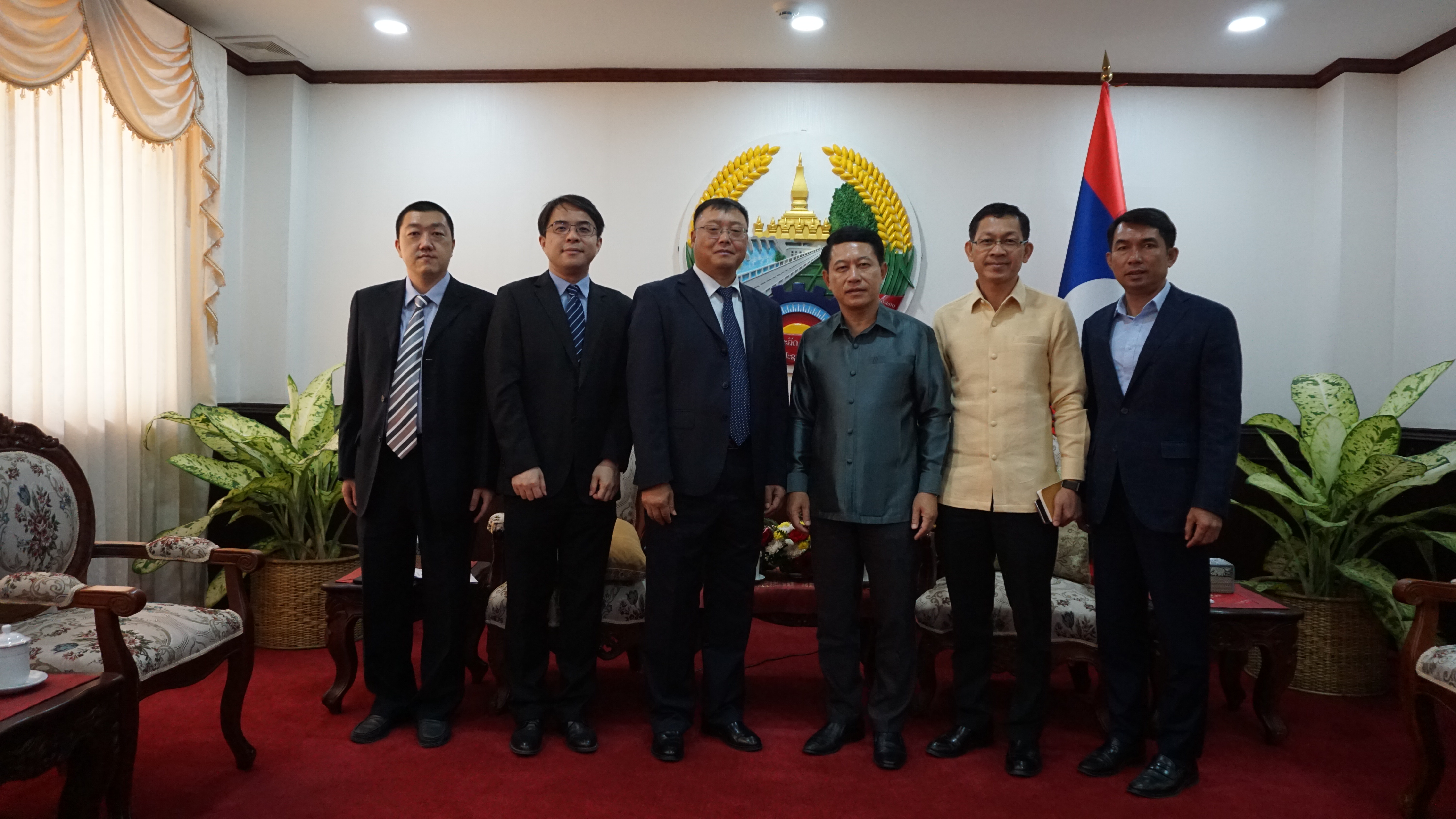 Deputy Prime Minister and Minister of Foreign Affairs of Laos Saleumxay Kommasith spoke highly of the association of Chinese-funded power generation enterprises in Laos